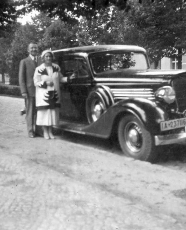 Bruno and Lucie Krüger with former U.S. Ambassador Frederic M. Sackett’s Buick, 1933